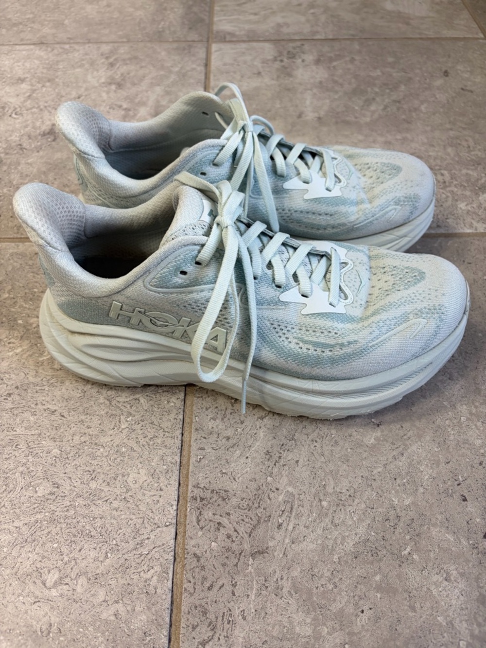 Hoka Clifton 10
